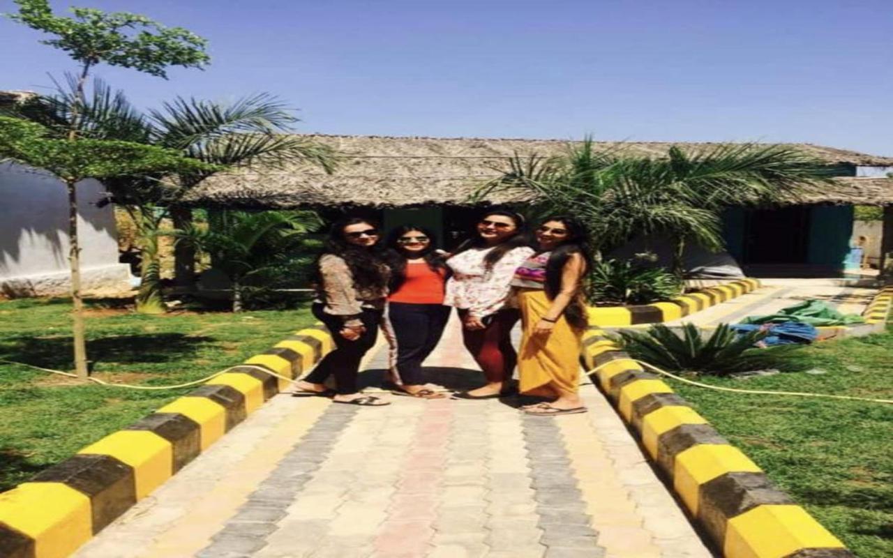 Hotel Megha Resort Hampi Exteriör bild