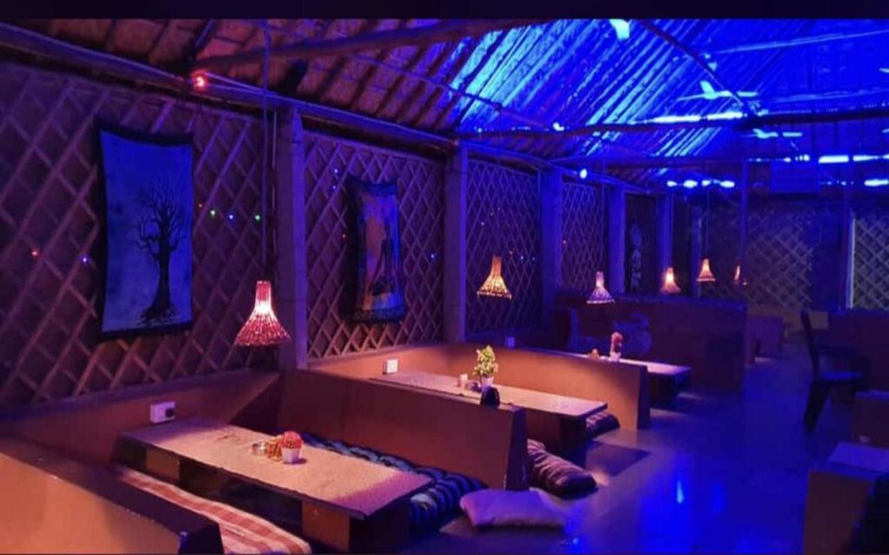 Hotel Megha Resort Hampi Exteriör bild