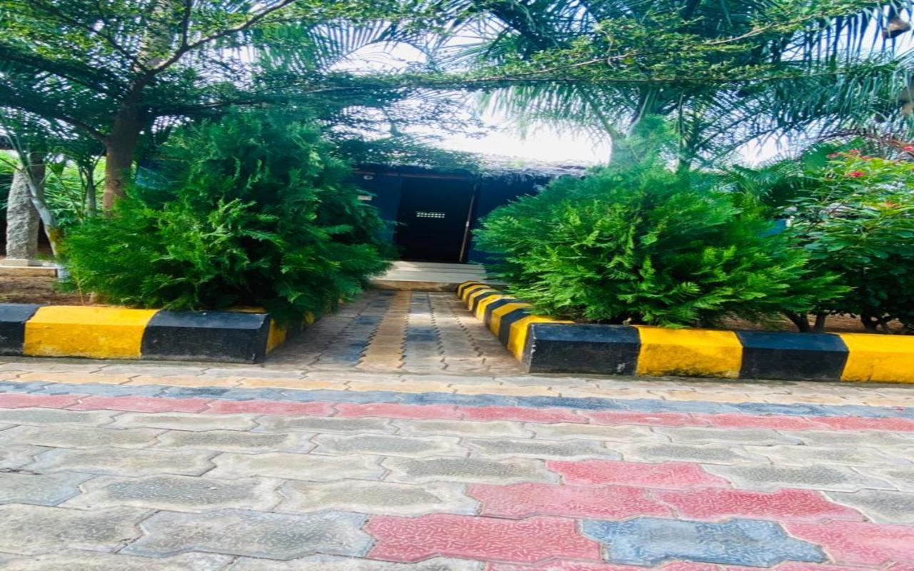 Hotel Megha Resort Hampi Exteriör bild