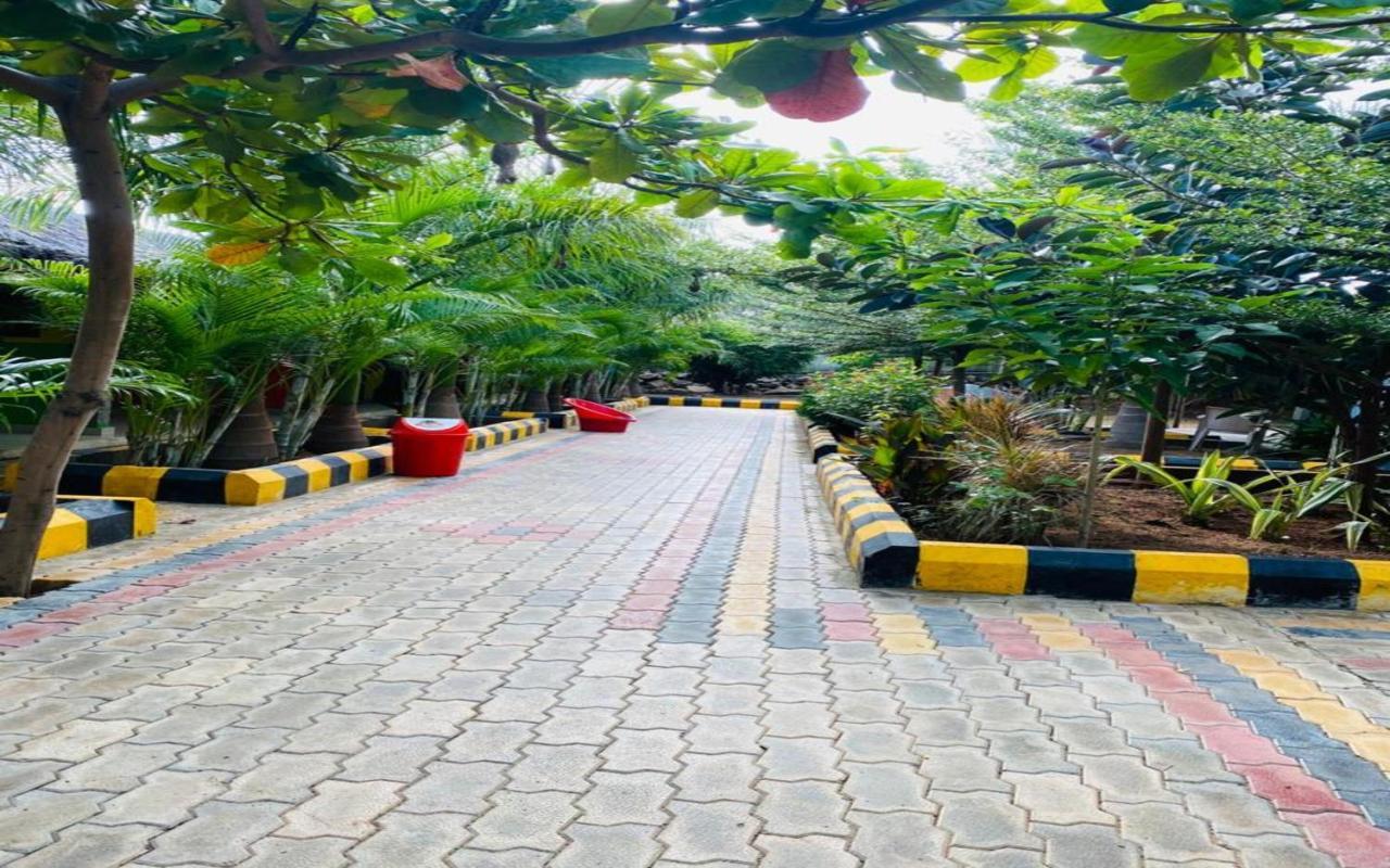 Hotel Megha Resort Hampi Exteriör bild