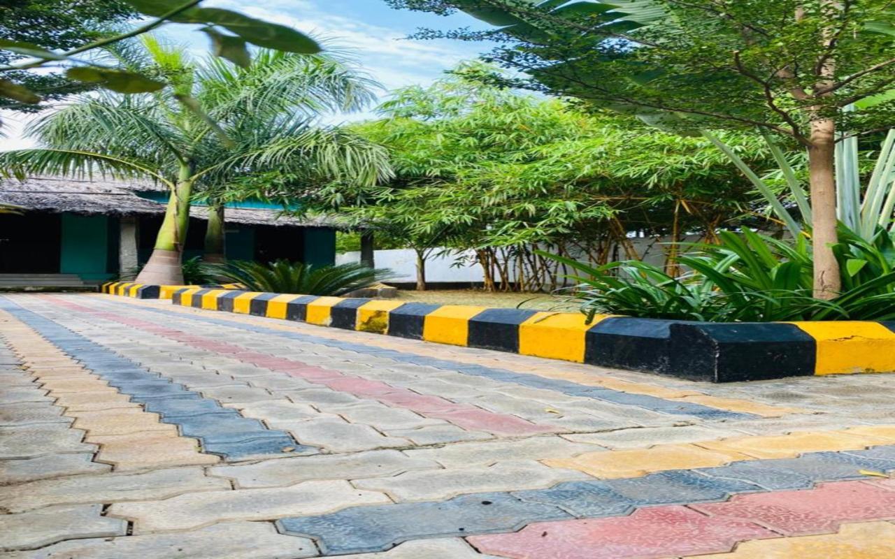Hotel Megha Resort Hampi Exteriör bild