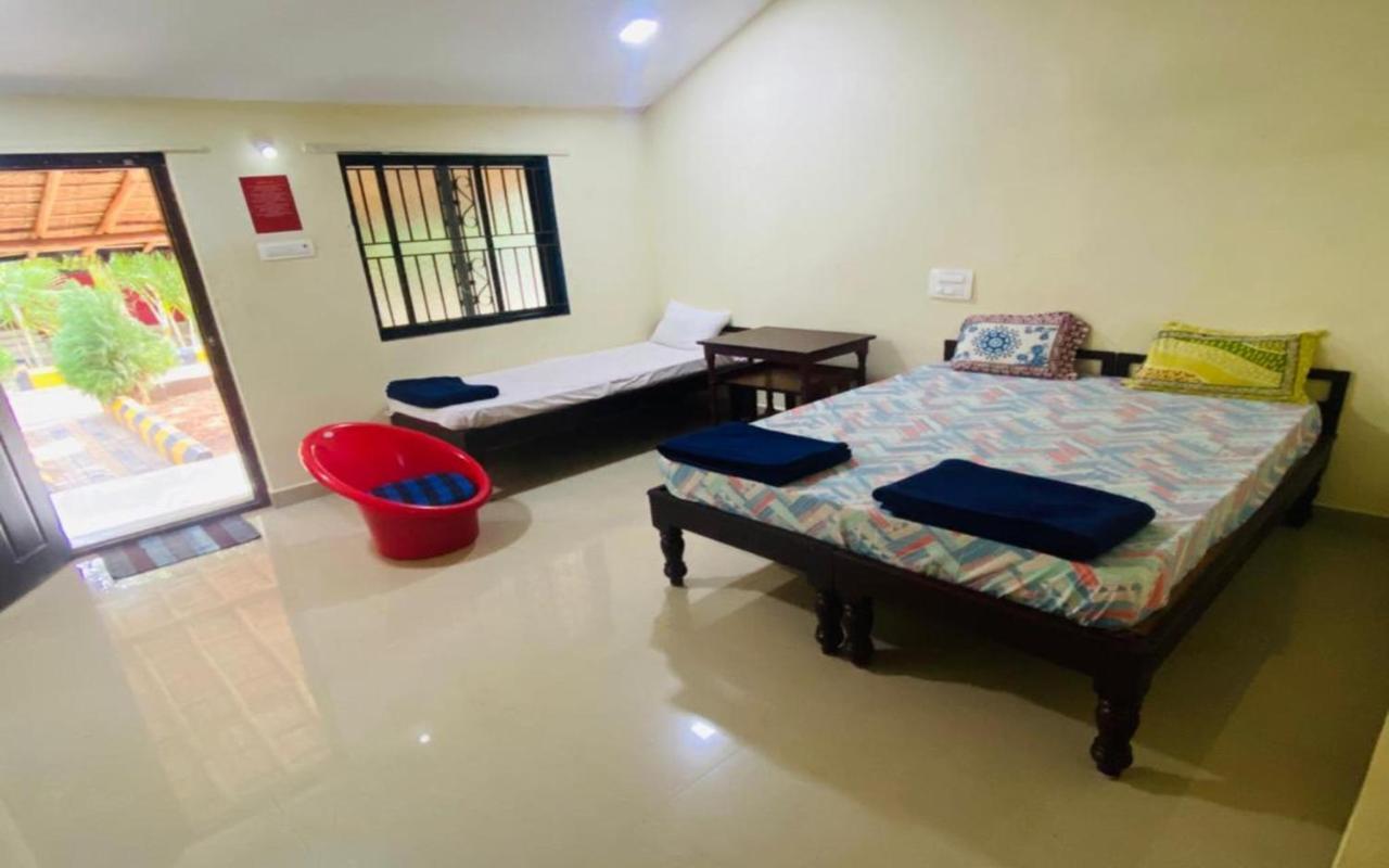 Hotel Megha Resort Hampi Exteriör bild