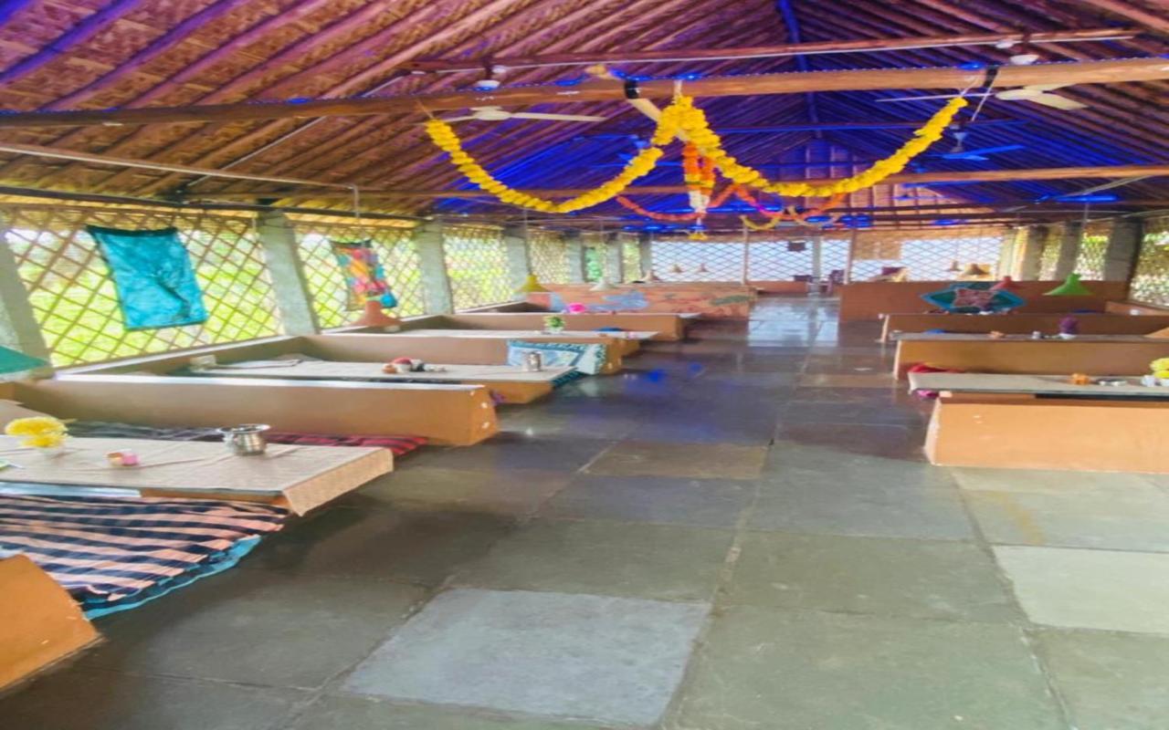 Hotel Megha Resort Hampi Exteriör bild