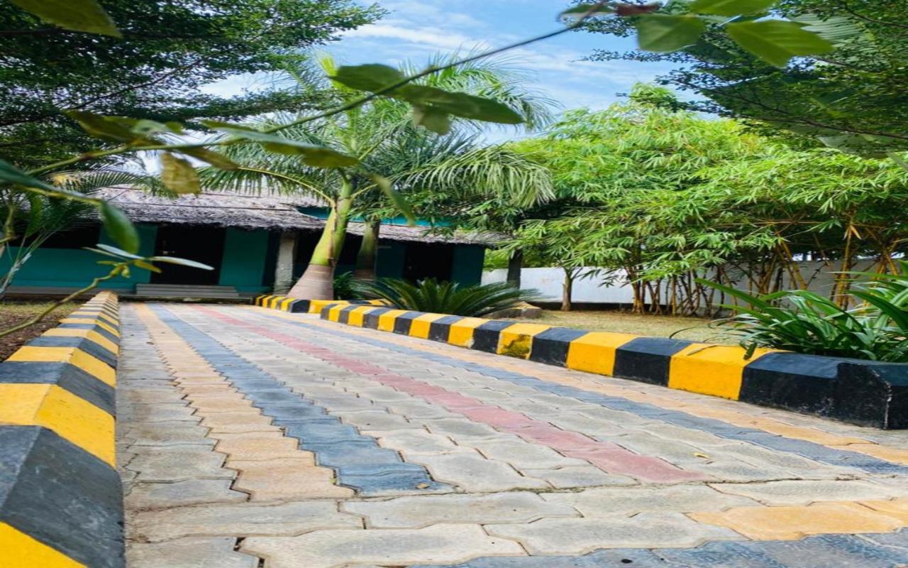 Hotel Megha Resort Hampi Exteriör bild
