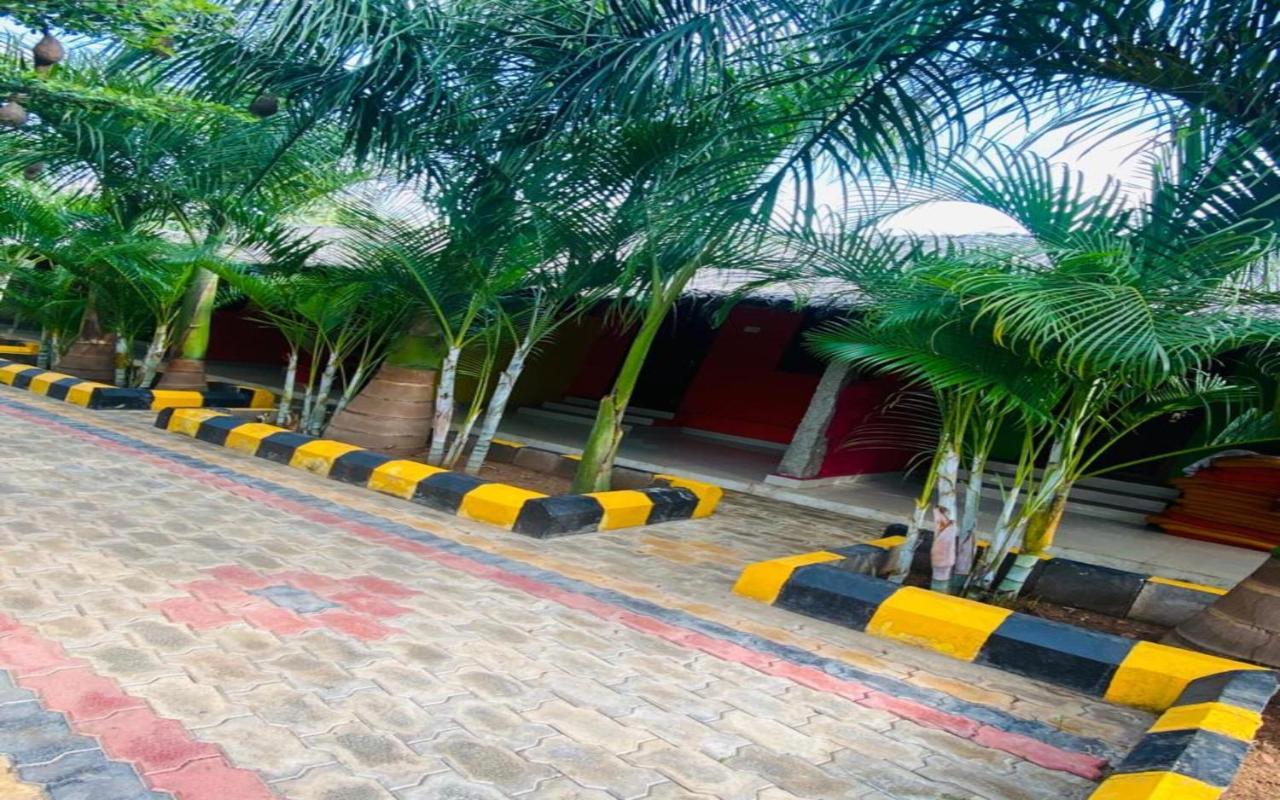 Hotel Megha Resort Hampi Exteriör bild