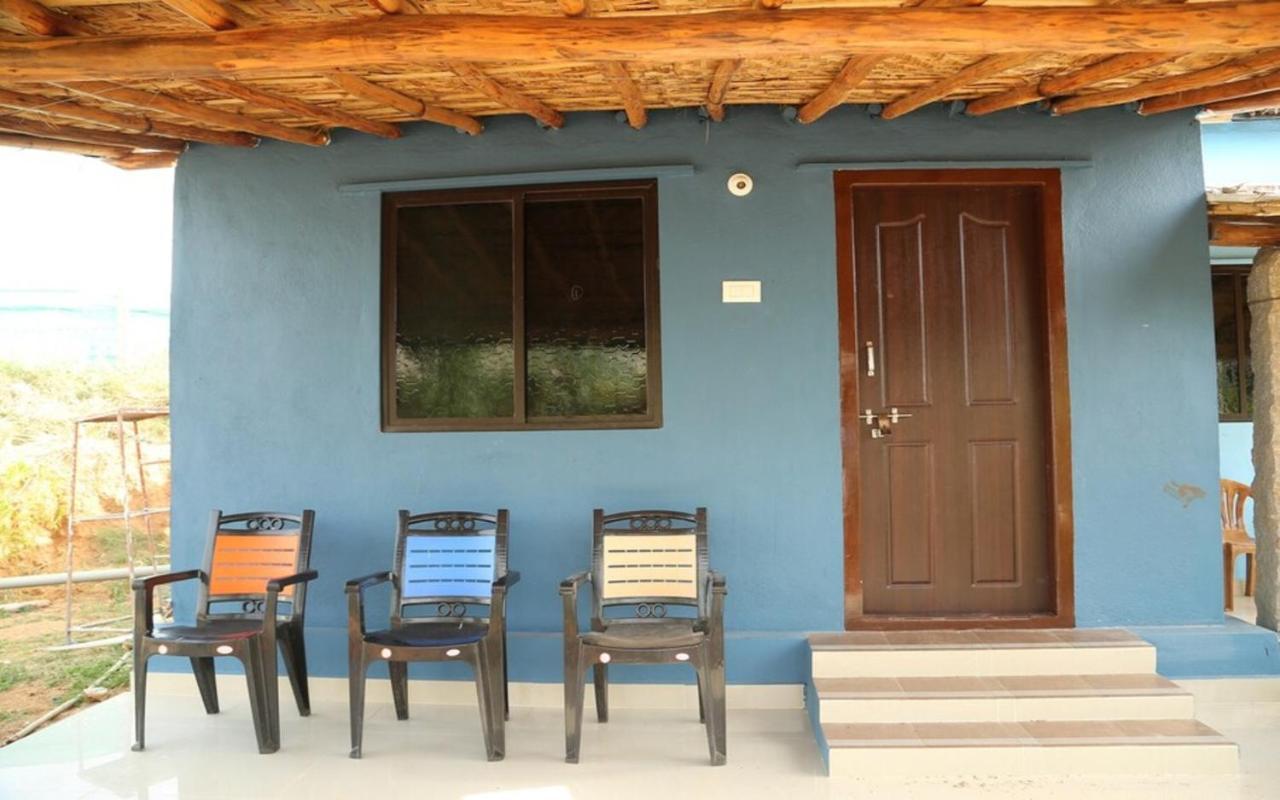 Hotel Megha Resort Hampi Exteriör bild