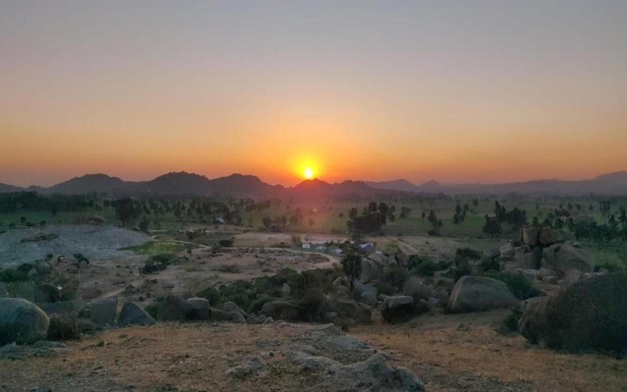 Hotel Megha Resort Hampi Exteriör bild